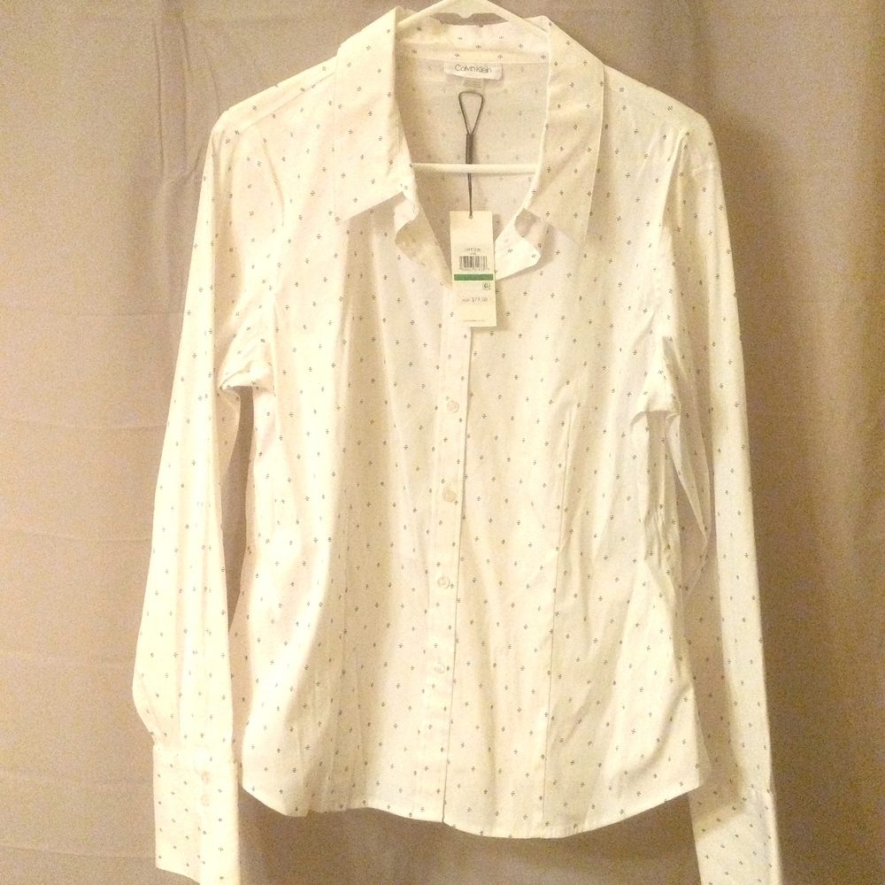 Tell white with small black detail Calvin Klein dress shirt button up